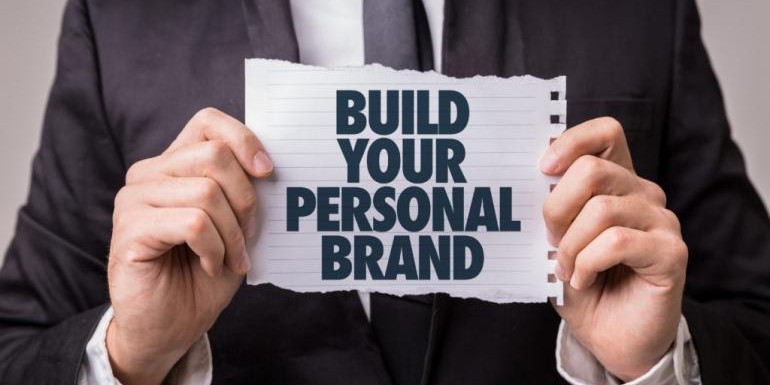 Read more about the article Membangun Personal Branding: Kunci Kesuksesan di Era Digital